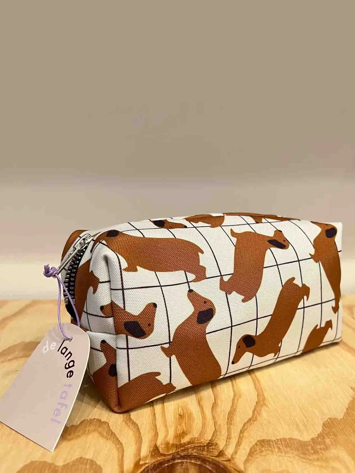 Toilettaske (9 x 20) - Creme med tern og gravhunde