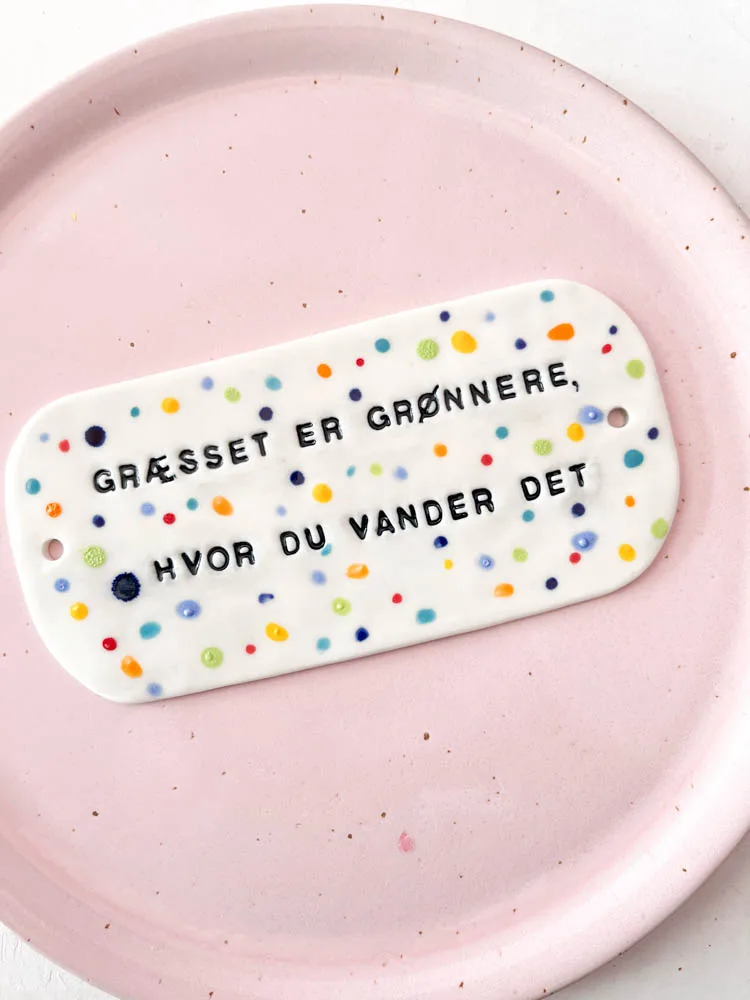 Skilt til døren/væggen "Græsset er grønnere" - Tutti Frutti