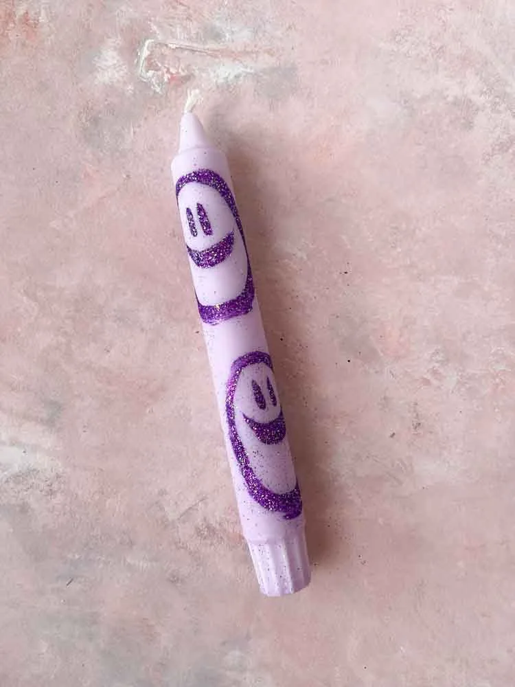 Lys "Lyslilla med lilla smiley"