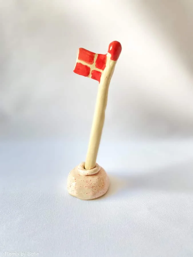 Keramik flag lille - rosa med røde prikker
