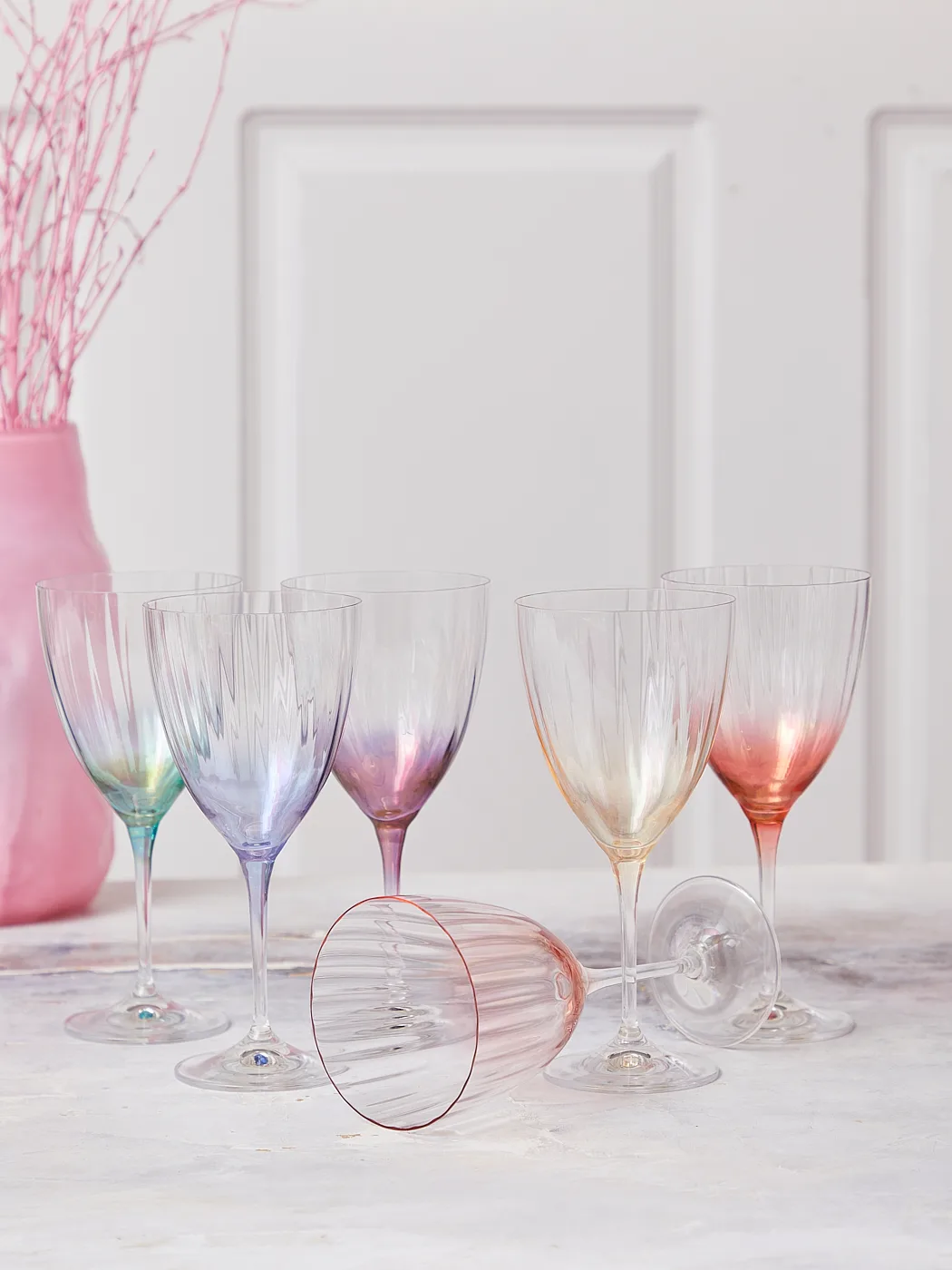 6 Kate rødvins glas i mixede farver.