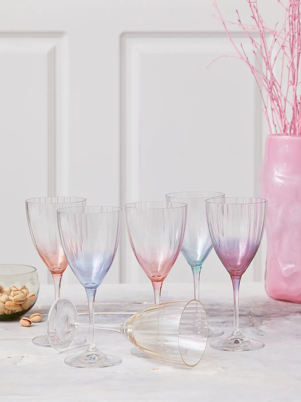 6 Kate hvidvins glas i mixede farver.